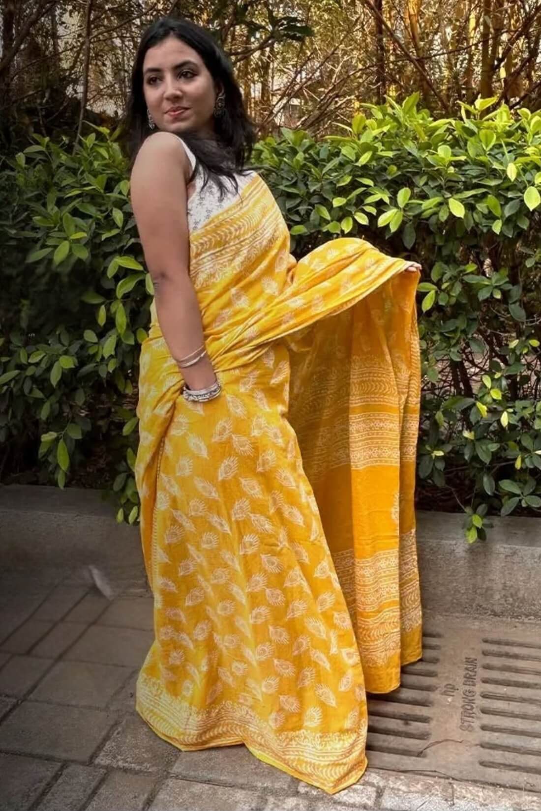 Magnetic 1 Minute Ready To Wear Yellow Mul Cotton Digital Printed Saree With Pocket