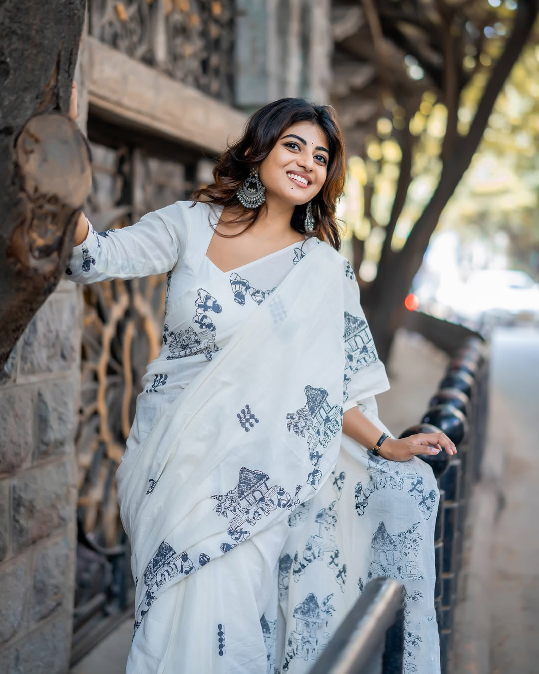 Piquant 1 Minute Ready To Wear Off White Mul Cotton Digital Printed Saree